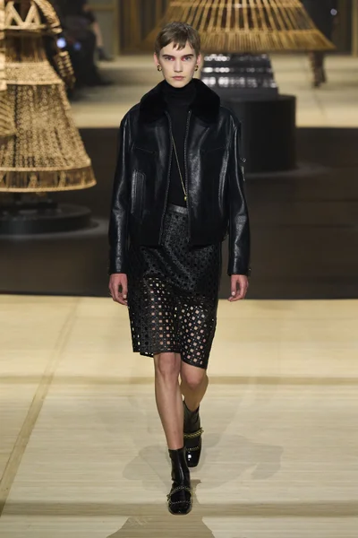 Look 50